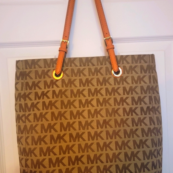 Pre-loved Micheal Kors Signature Tote with Orange leather straps. - Picture 10 of 15
